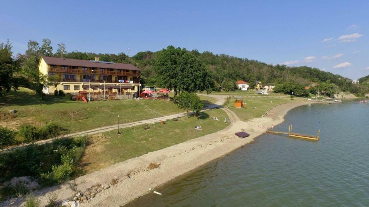 Penzion Anima Hotel คาลูชา ภายนอก รูปภาพ